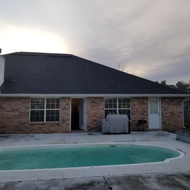Large home with a pool! - Large home with a pool!