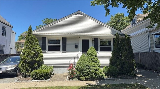 Building Photo - 25 1/2 Thurston Ave Unit B