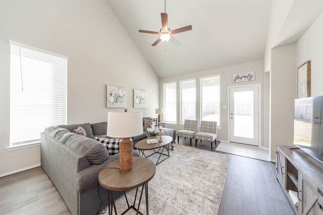 Photo - 1915 Meadow Trail Dr