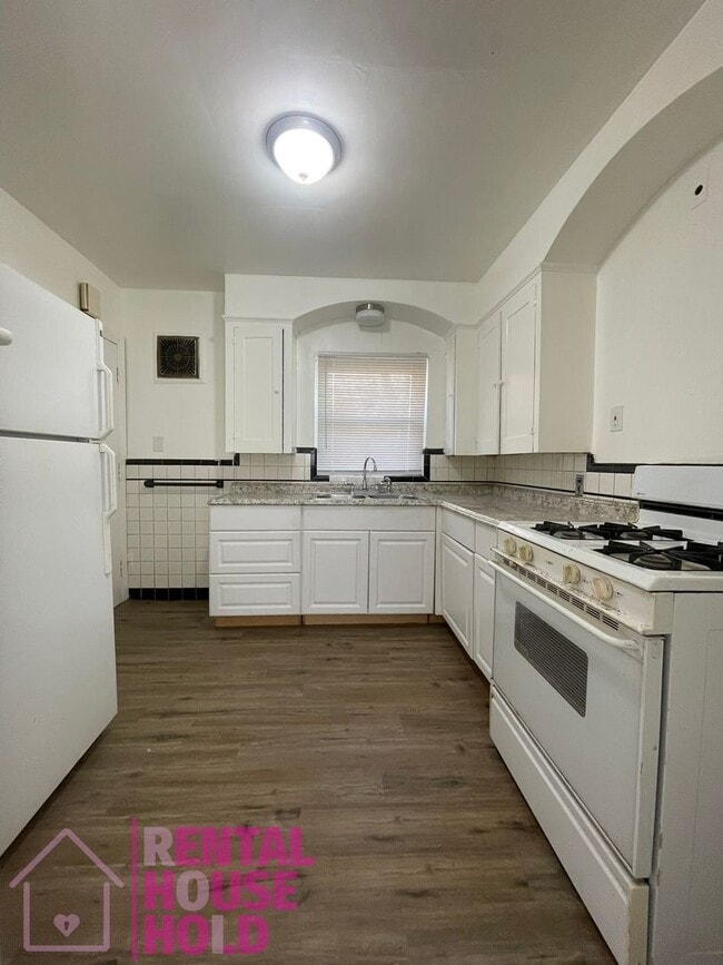 Photo - 17564 Santa Rosa Dr Unit 17566 Santa Rosa (Upper)