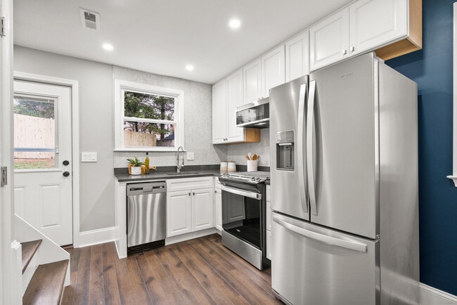 Kitchen - 612 44th St NE