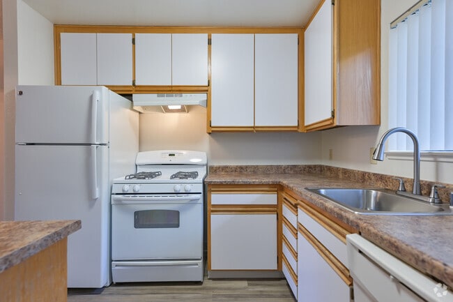 2BR, 2BA - 930SF - Kitchen - Village View Apartments