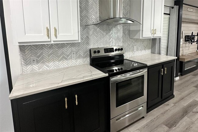 Photo - 1601 E Slaughter Ln