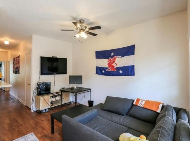 Photo - 912 W 22nd St Unit 304