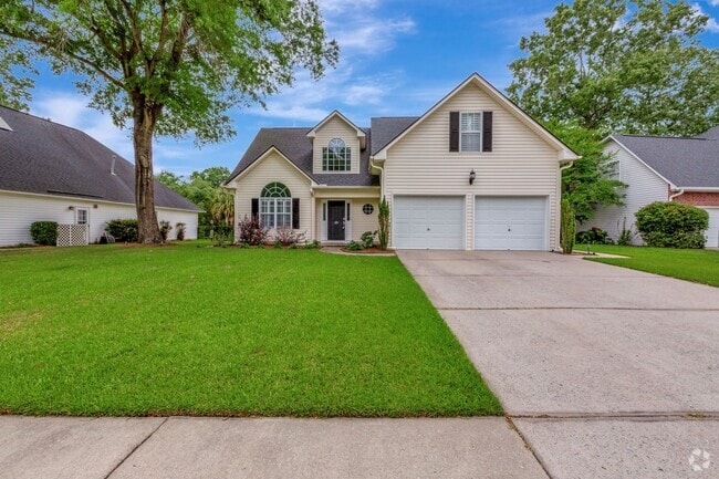Building Photo - Beautiful Home in The Hamlets