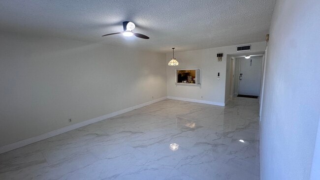 Photo - 330 SE 2nd St Unidad 202g