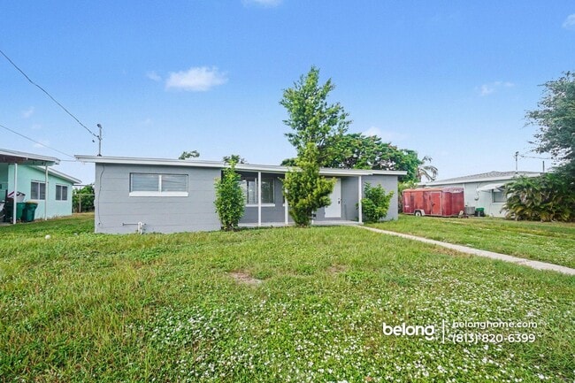 691 Sharon Cir