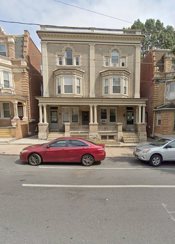 Building Photo - 135 College Ave