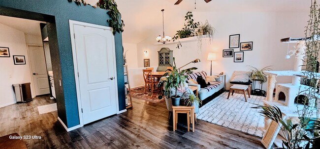 Photo - 111 E Oak Ave