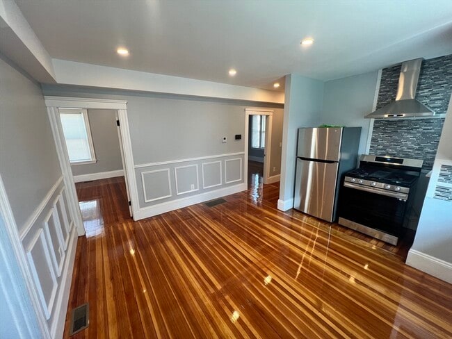 Photo - 28 Albertina St Unit 1