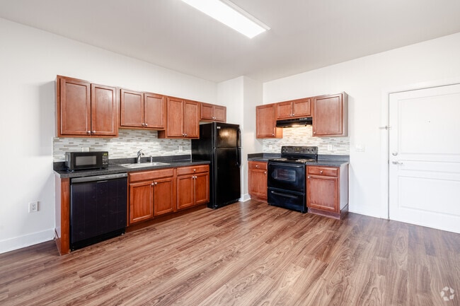 1BR 2BA 1 Den - 888SF - Kitchen