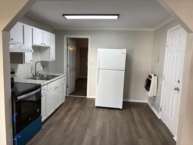 Building Photo - AVAILABLE NOW at a Good Price. 1 Bed 1 Bath FOR LEASE in Columbia. $700 Rent.