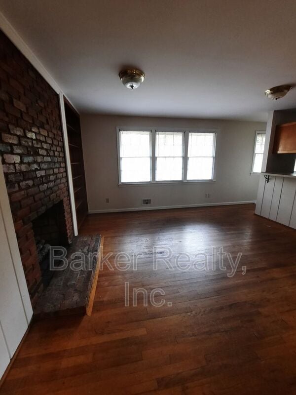 Photo - 2302 Lora Ln