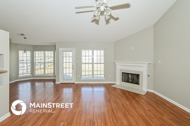 Photo - 1688 Sarah Ann Dr W