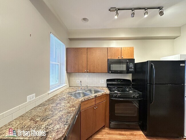 Photo - 674 N Orleans St Unit M08R