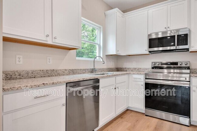 Photo - 2466 E 21st St