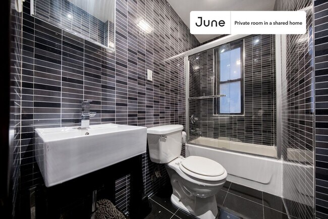 Room in Shared 3 bed/1 bath home in Central Harlem