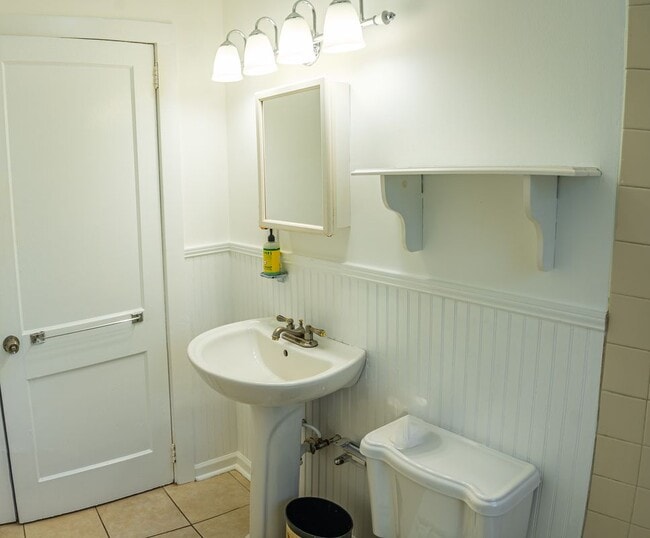 Photo - 1015 Avondale Ave SE