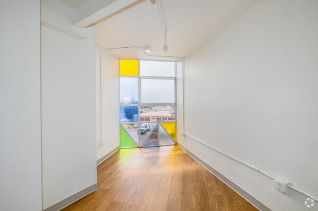 3BR, 2BA - 1,061SF - Dining Room
