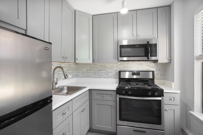 Photo - 5858 N Sheridan Rd