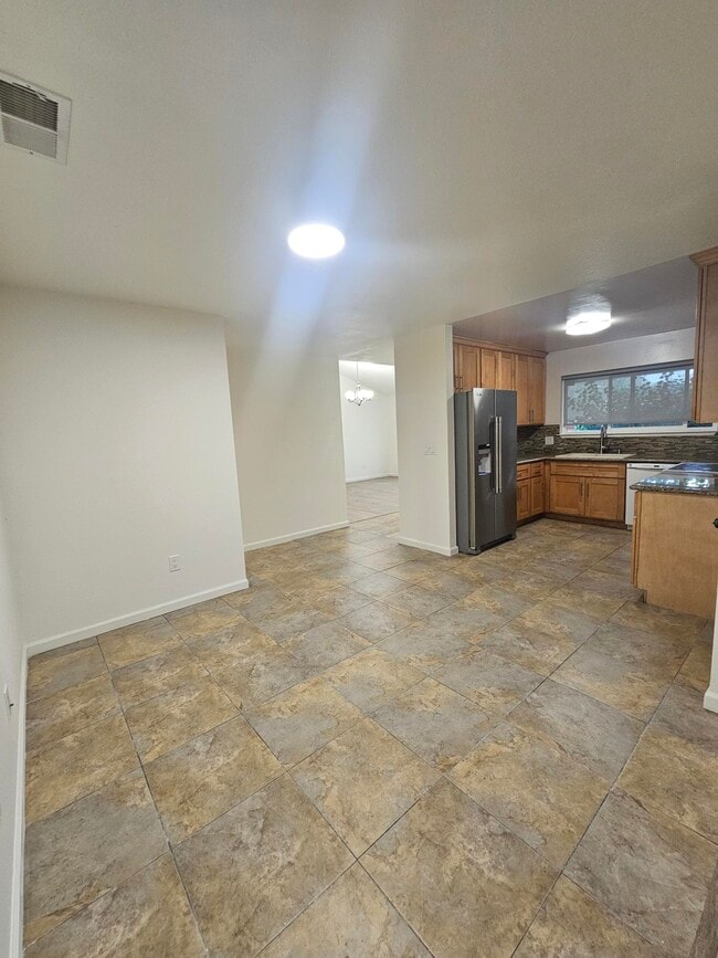 Photo - 2253 Hamlin Dr