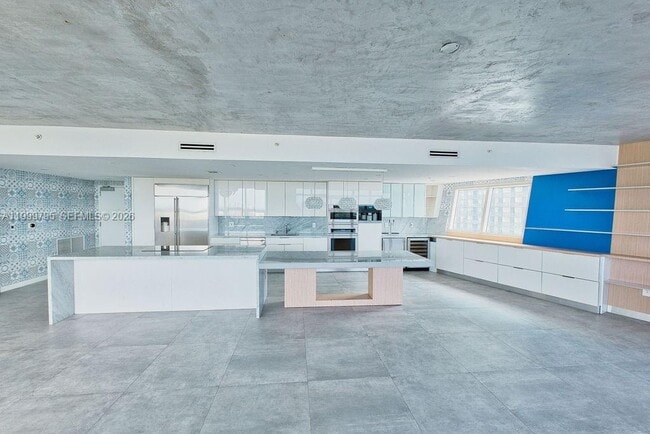 Building Photo - 3250 NE 1st Ave Unit PH1115