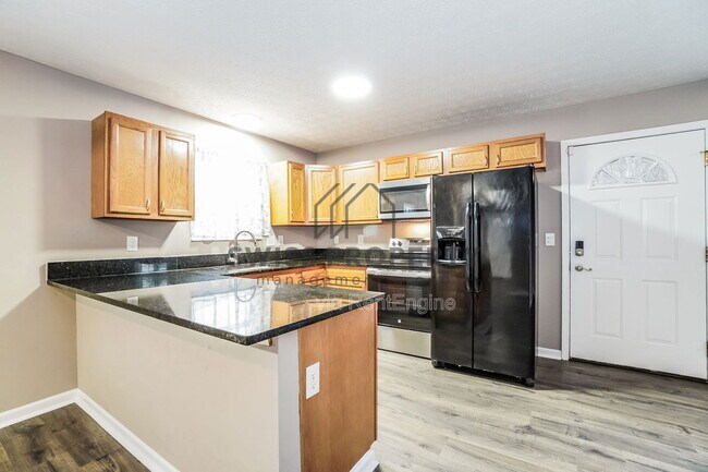 Photo - 673 Gilbert St