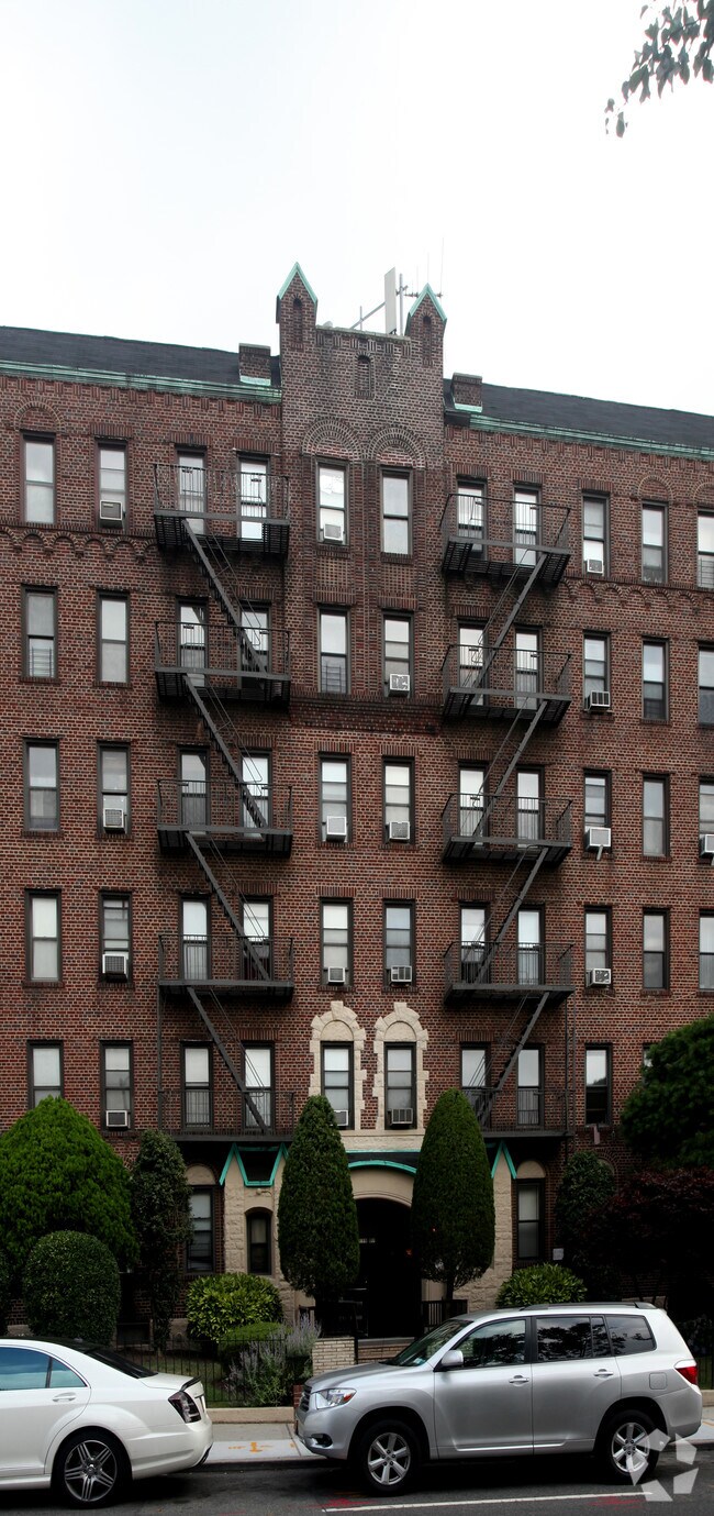 Photo - 119-37 Metropolitan Ave