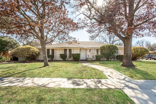 Building Photo - 2732 Parkhaven Dr