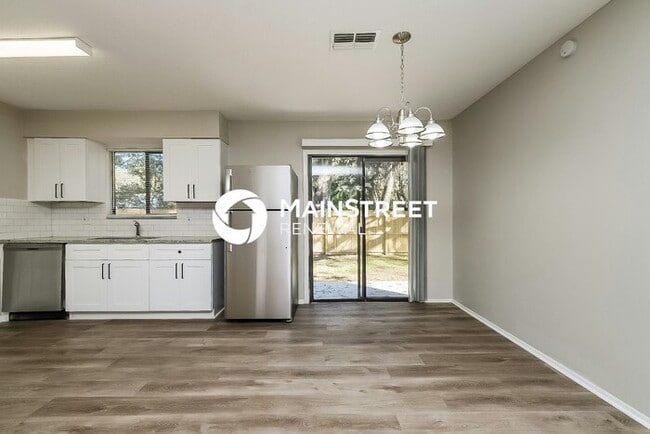 Photo - 3 Bedroom Pet-Friendly Home in NEW PORT RICHEY, FL with Main Street Renewal