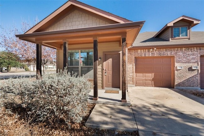 Building Photo - 101 Creekside Villa Dr