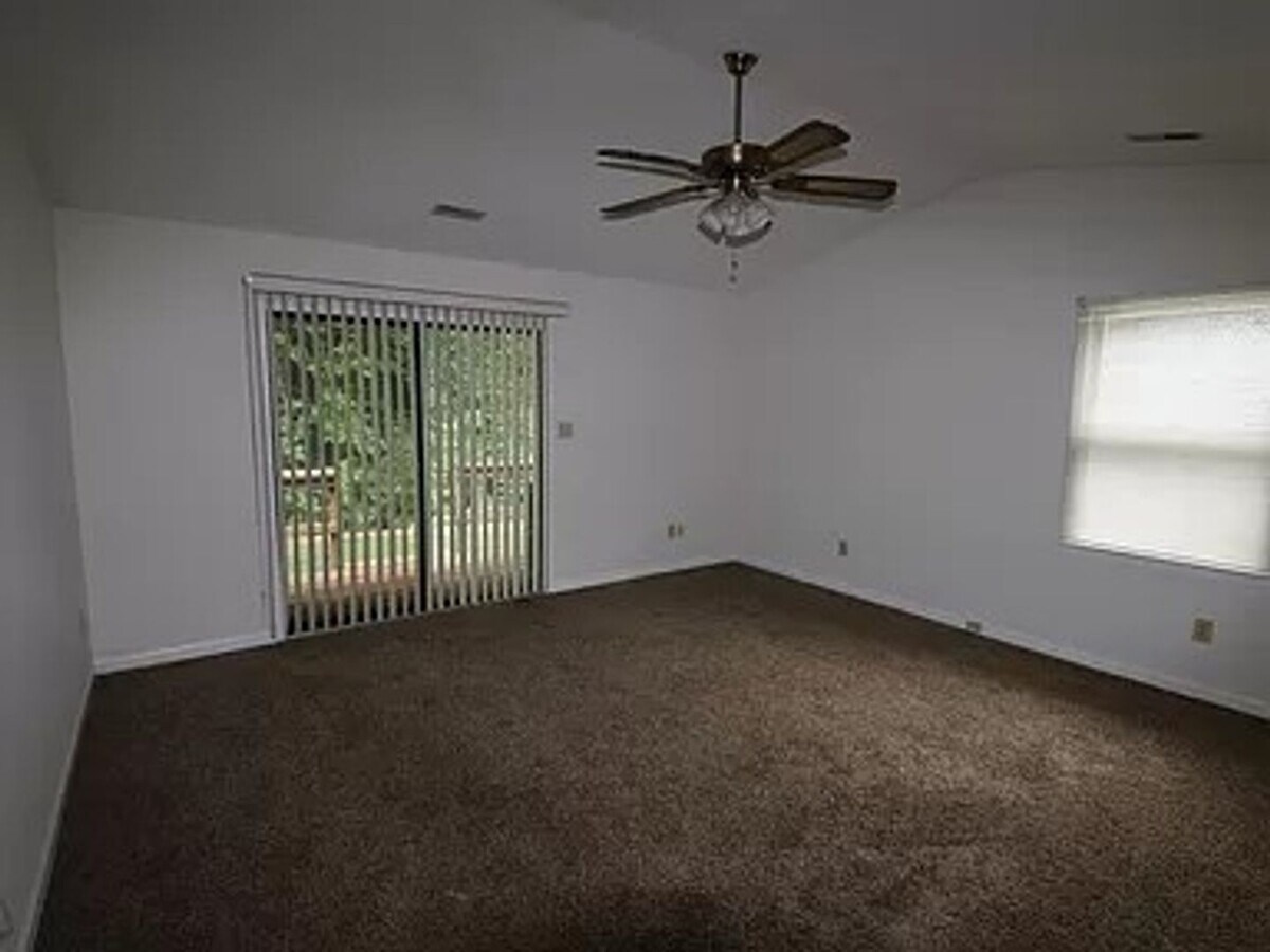 Photo - 3 bedrooms, 2 bath one level town-home wit...