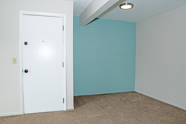 Dundee Place 4919 Davenport