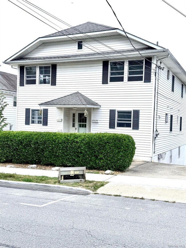 Building Photo - 12 S Buckhout St Rental