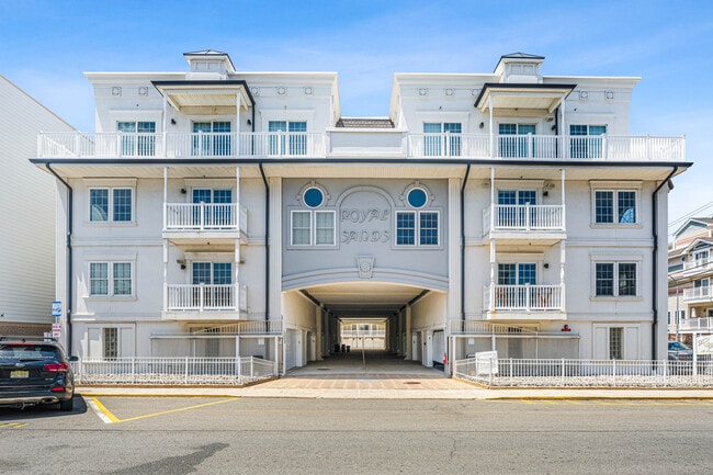 Building Photo - 15 Sumner Ave Unit 12