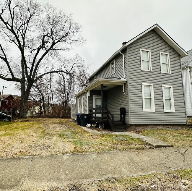 Building Photo - Beautifully renovated 4 bedroom home.