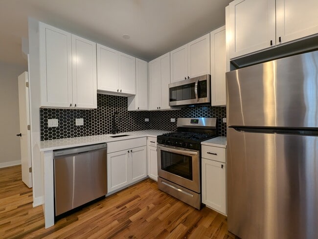 Photo - 653 W Wrightwood Ave Unit 304