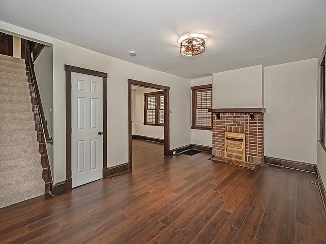 Photo - 5519 Howe St