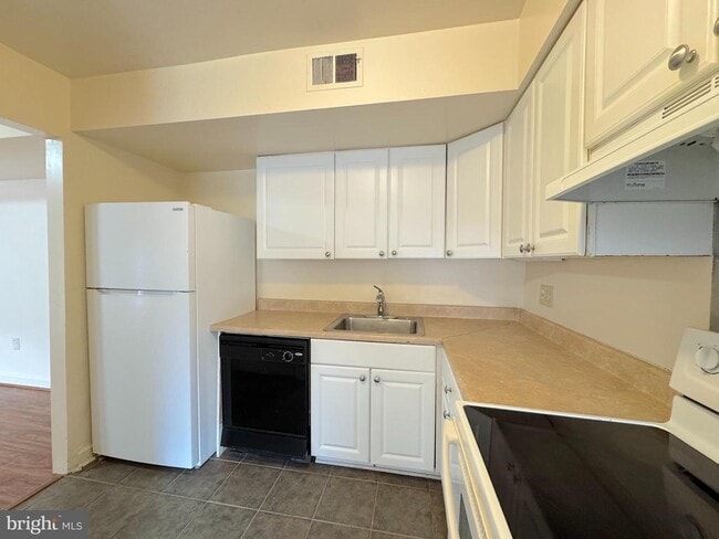 Photo - 4643 Logsdon Dr