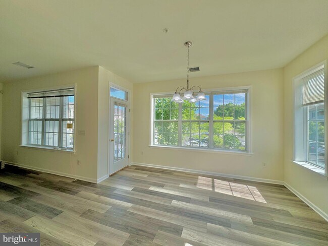 Photo - 921 Timberlake Dr