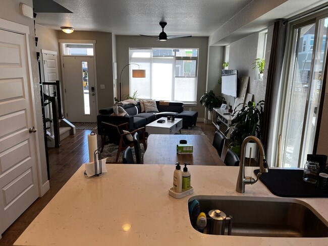 Photo - 6737 Canosa St