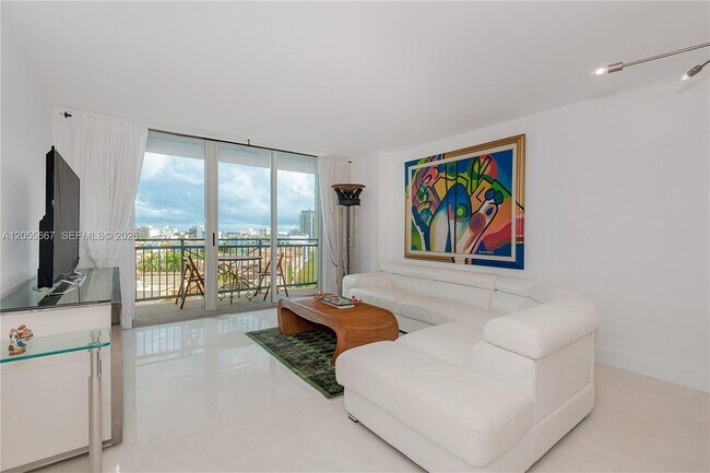 Photo - 90 Alton Rd Unidad 1007