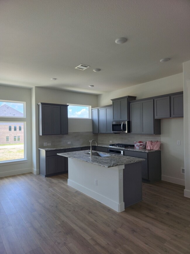 Photo - 808 Meadowcrest Dr