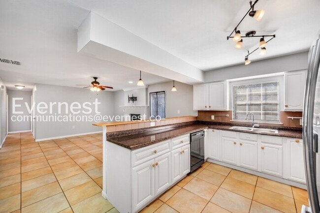 502 El Camino Real S