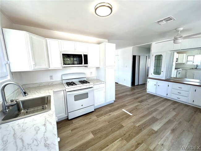 Photo - 945 Holly St