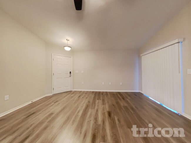 Photo - 505 Interlock St