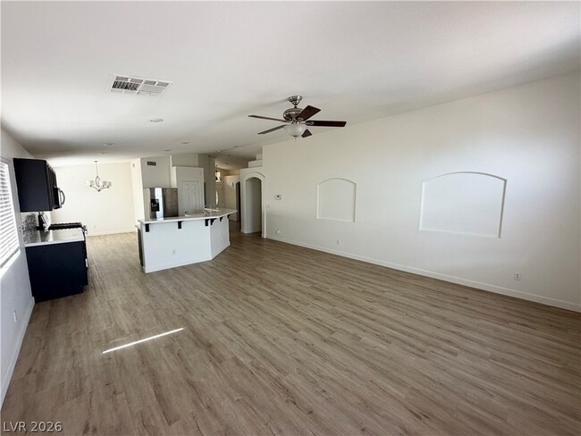 Photo - 374 Yacht Ave