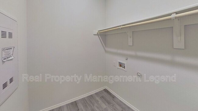 Photo - 8998 Fair Oaks Dr