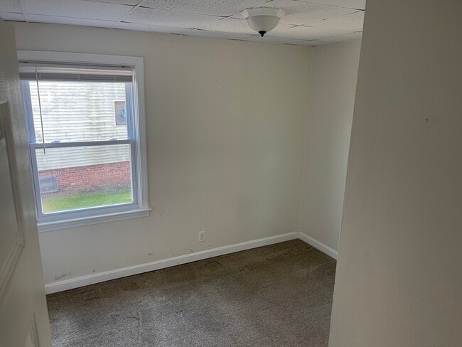 Building Photo - 32 Maple St Unit 1