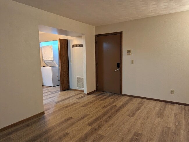 Photo - 709 Crosstown Ave